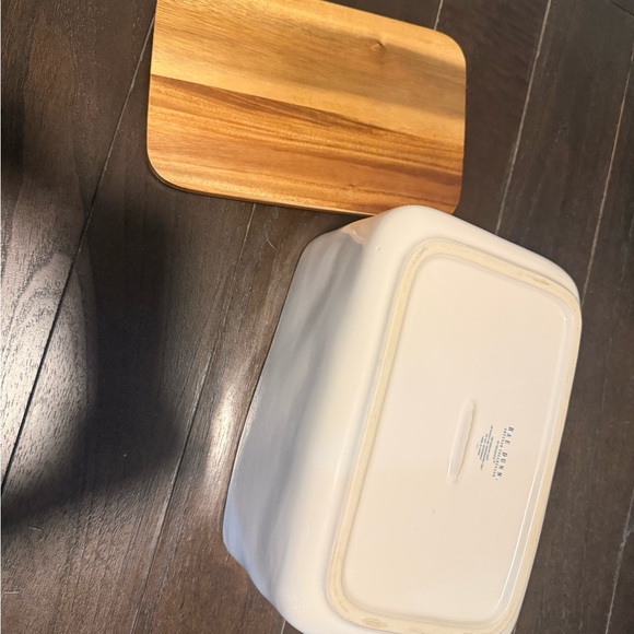 RAE DUNN ceramic bread box with wooden lid - Picture 4 of 7